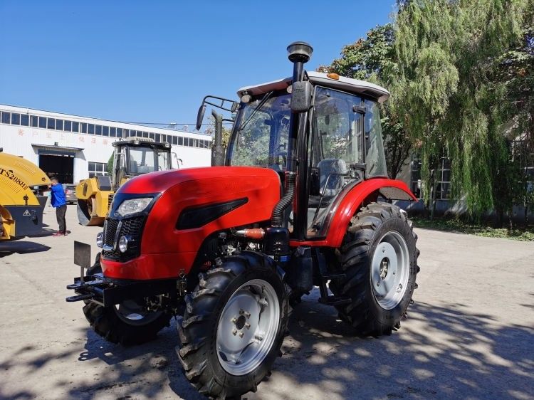 El motor de XINCHAI es de 80 CV, el tractor agrícola es de 80 CV, el tractor mini de 4 ruedas es de 80 CV.