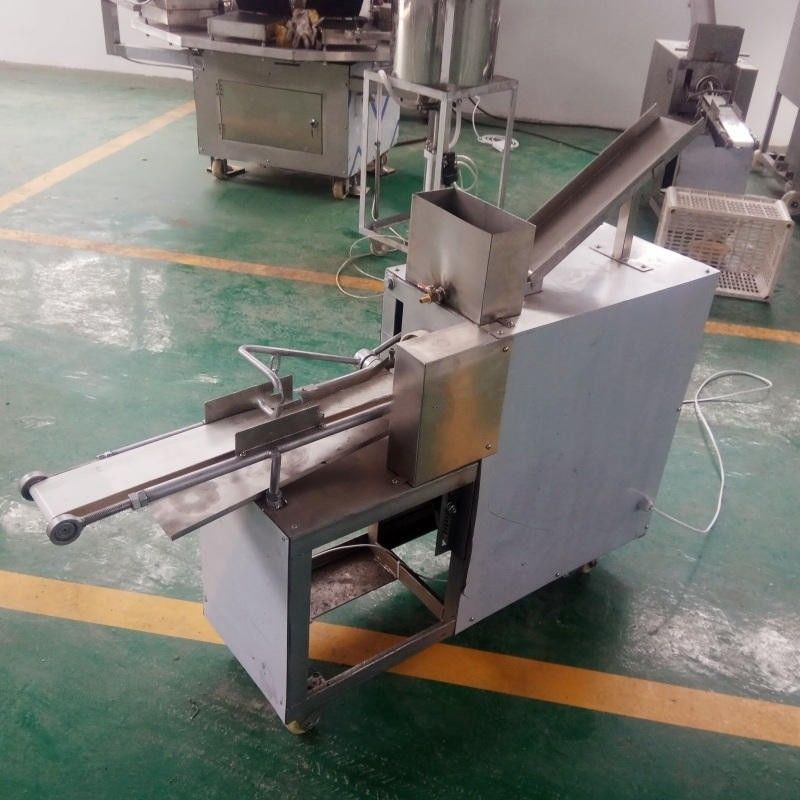 Equipo de formación de bocadillos Churro de torsión automática industrial Maquina extrusora para hacer torsión de masa de pretzels fritos suaves